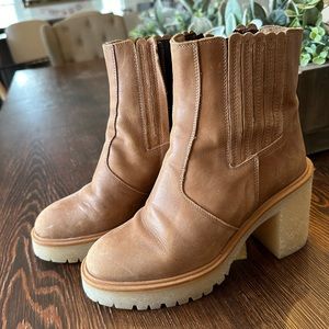 Free People Size 8 James Chelsea Boot (lug heel) tan leather